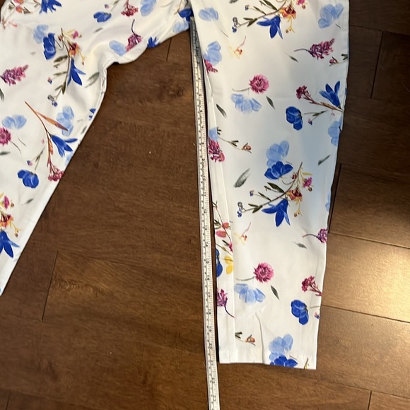 Pair of women’s Lily Morgan capri pants - Picture 6 of 11